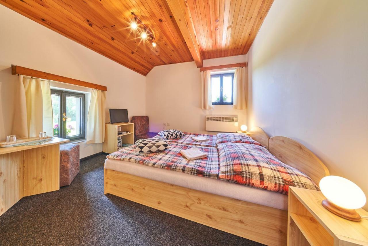 Penzion Pod Lesem Hotel Hodkovice Екстериор снимка