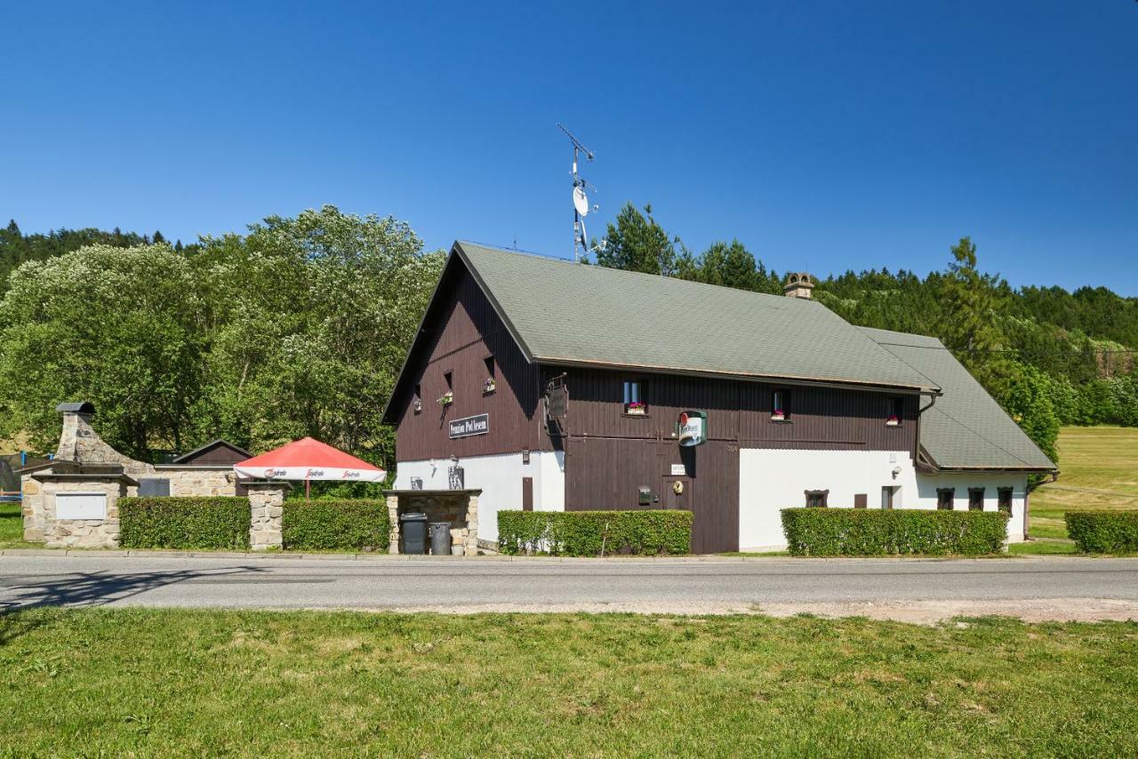 Penzion Pod Lesem Hotel Hodkovice Екстериор снимка
